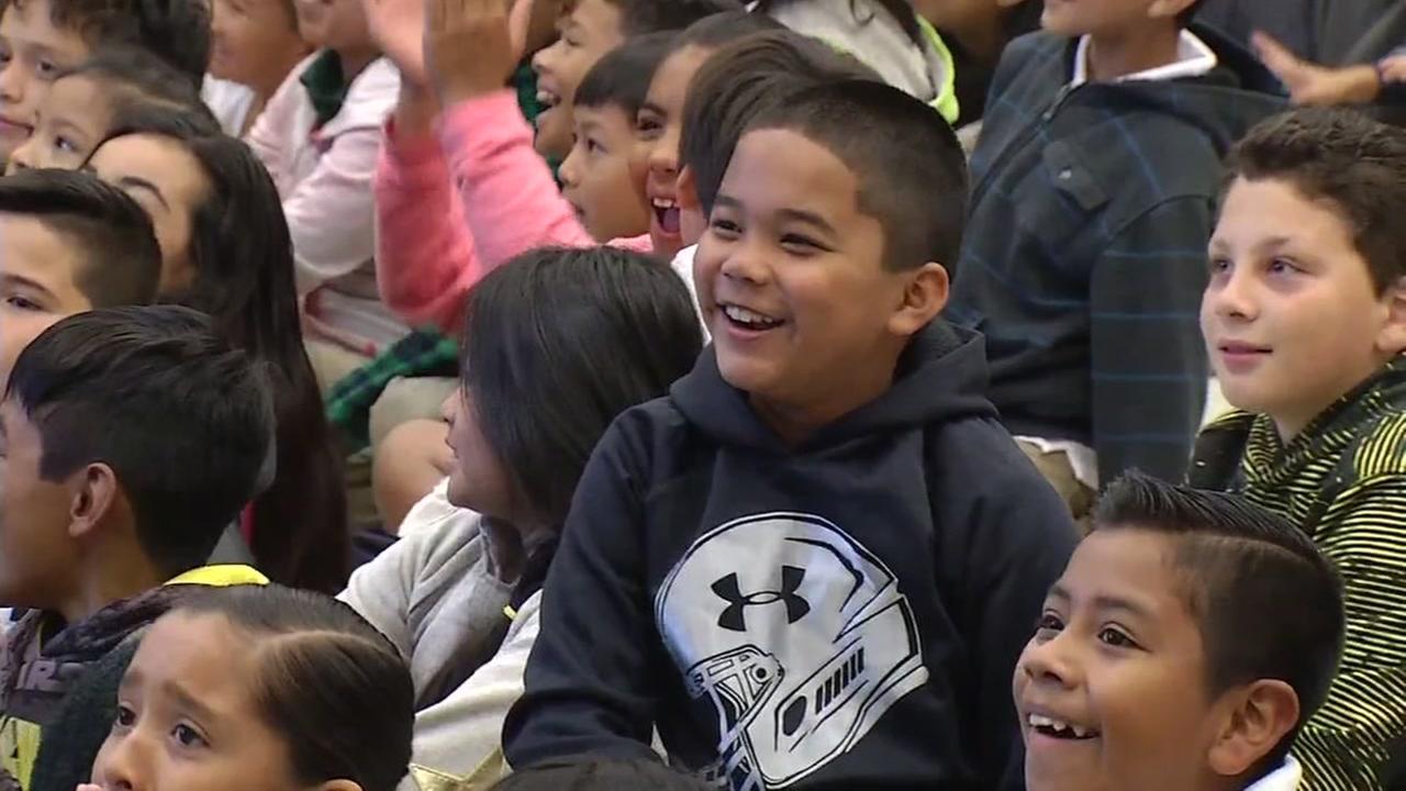 Technology starved East San Jose students get gift of iPads - KGO-TV