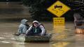 Flooding in Sonoma County causes citizens to band together.