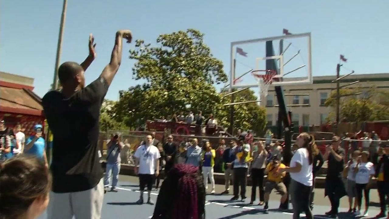 Kevin Durant remodels basketball courts in Oakland - KGO-TV