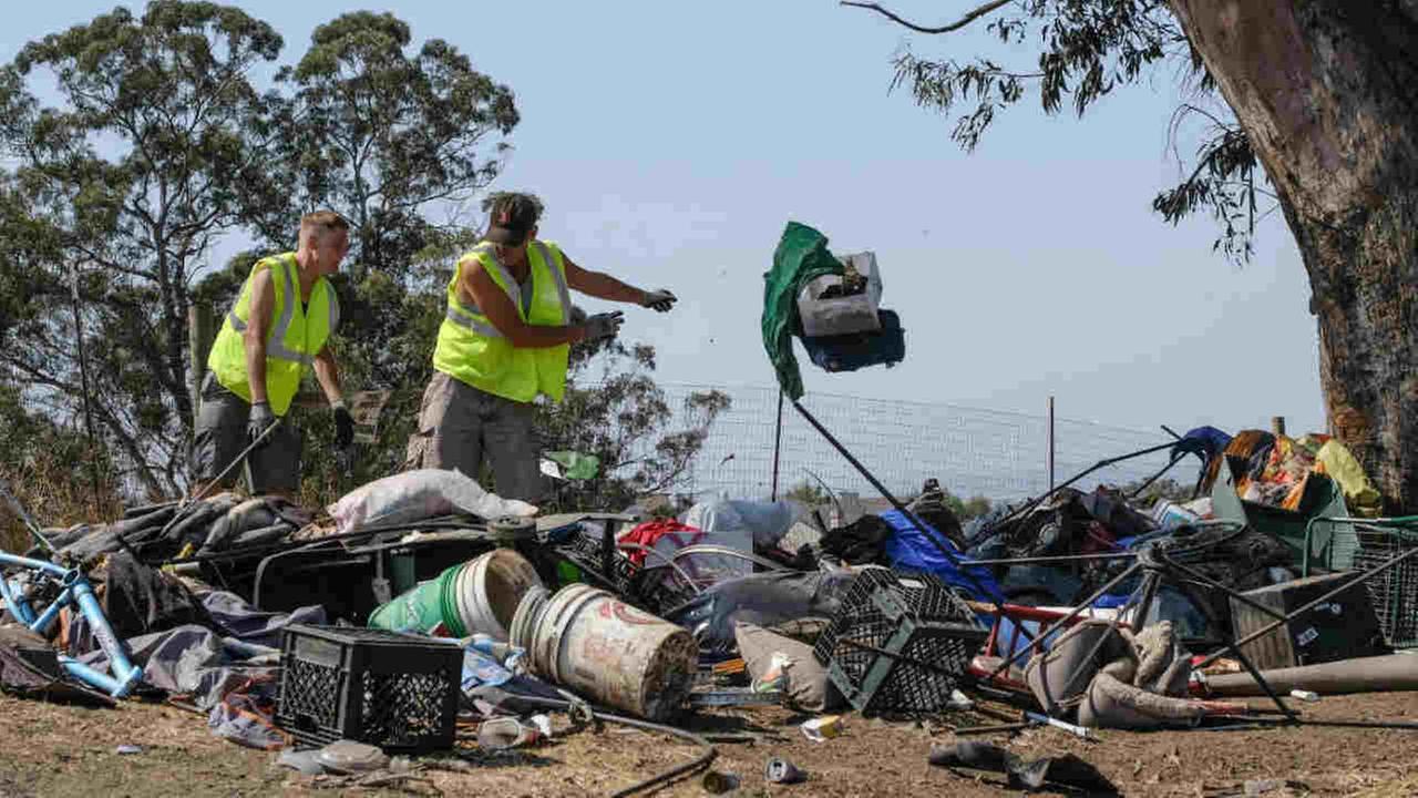 city of oakland considers buying $14 million hotel for homeless city of oakland considers buying $14 million hotel for homeless