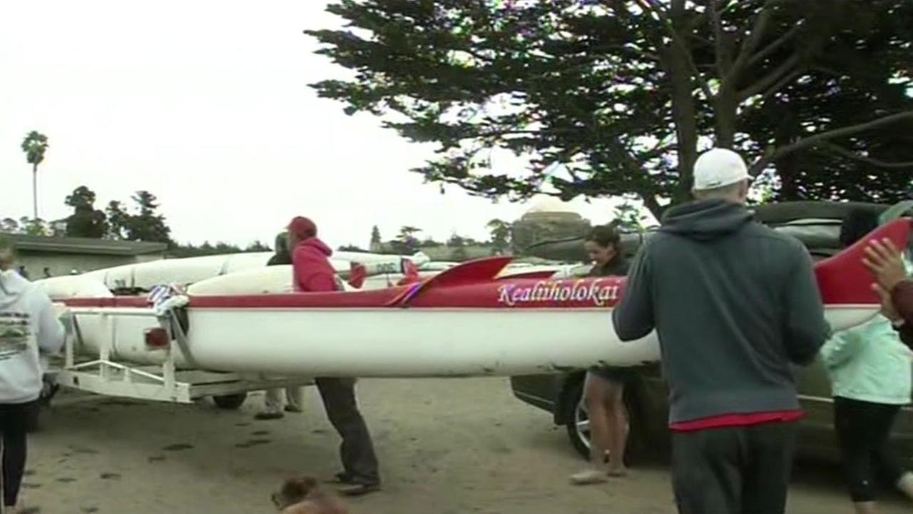 canoe capsizes with rowers competing in the round the rock