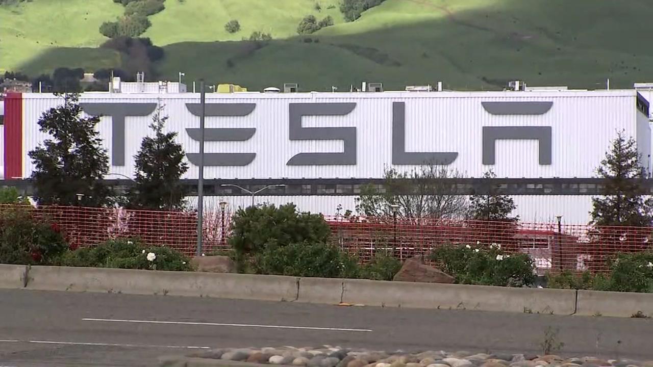 Tesla to pause production of Model 3