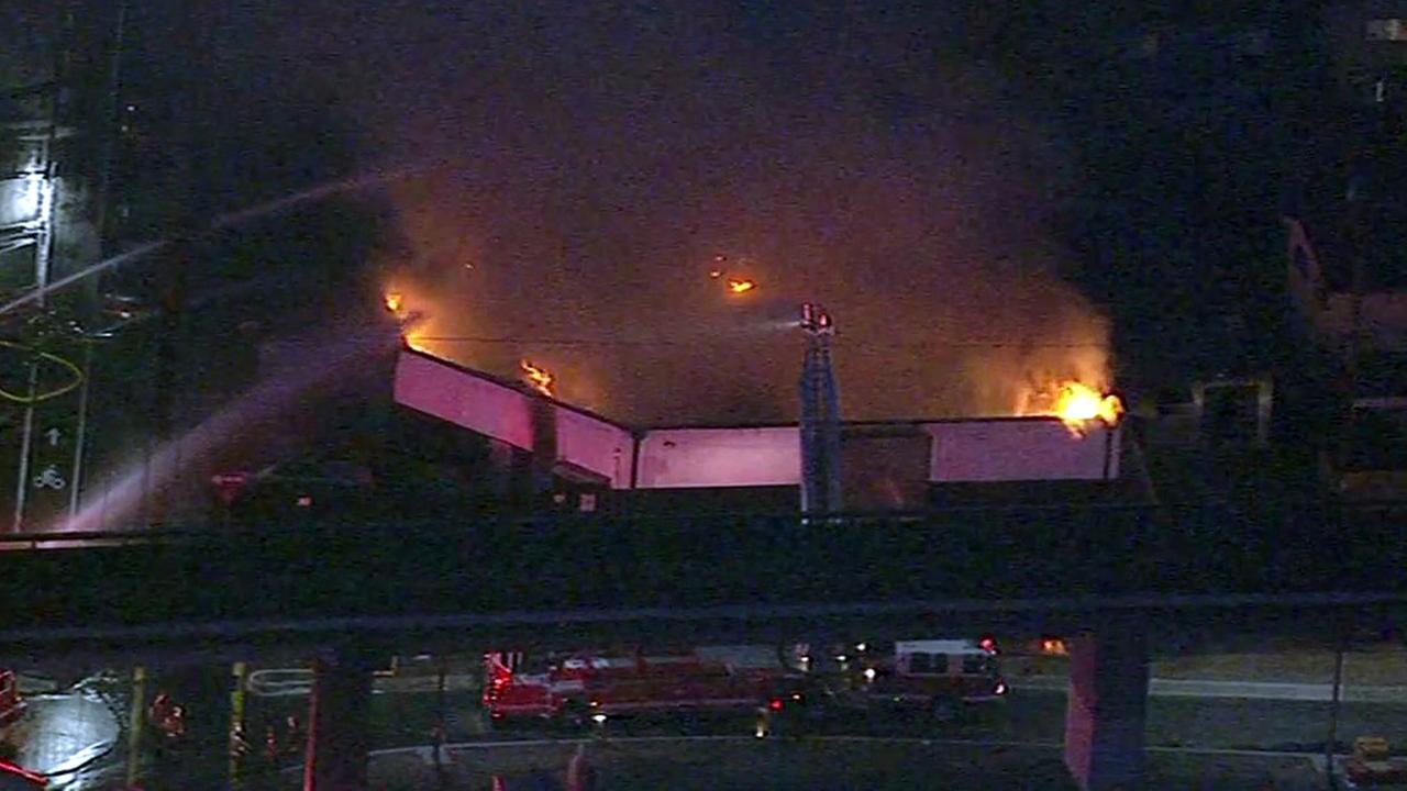Firefighters control twoalarm warehouse fire in Oakland