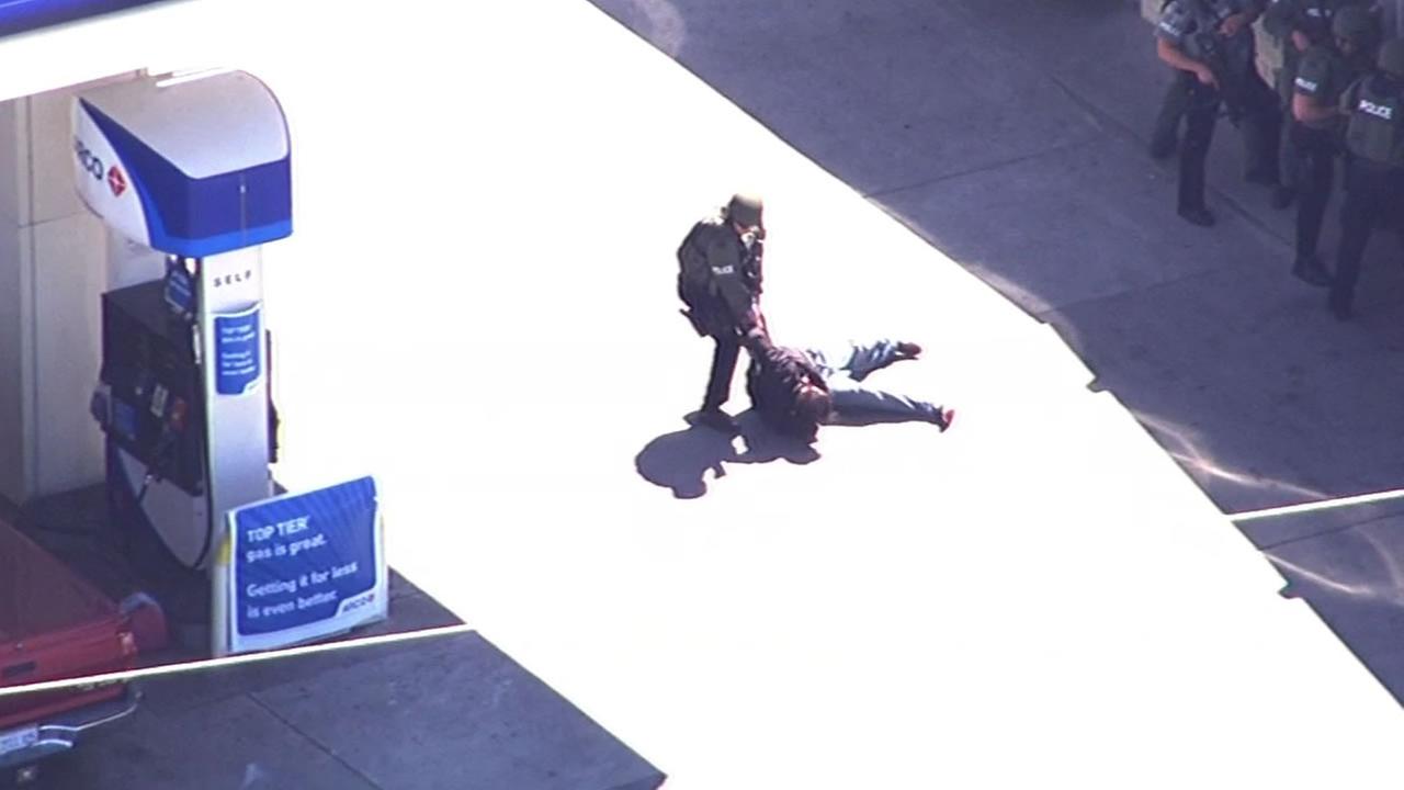 Hostages involved in police standoff at ARCO gas station in Antioch - abc7news.com