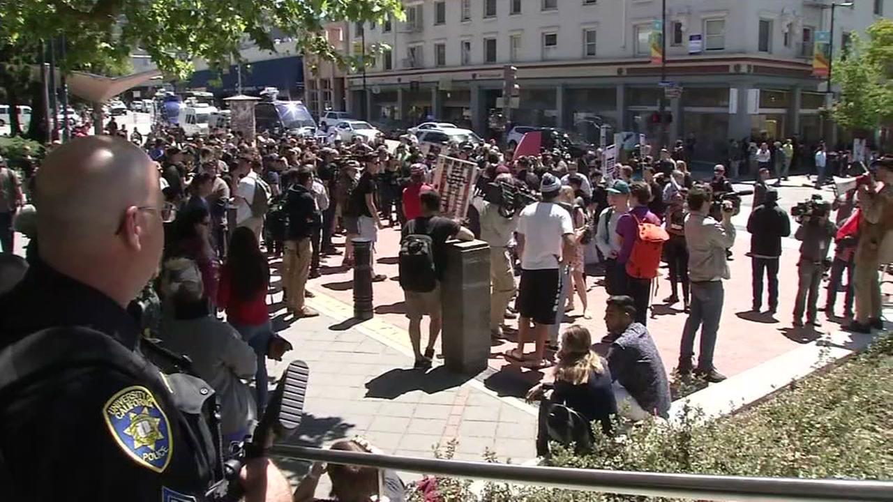 WATCH LIVE --ANN COULTER BERKELEY PROTEST: Police prepare for demonstrations today - KGO-TV