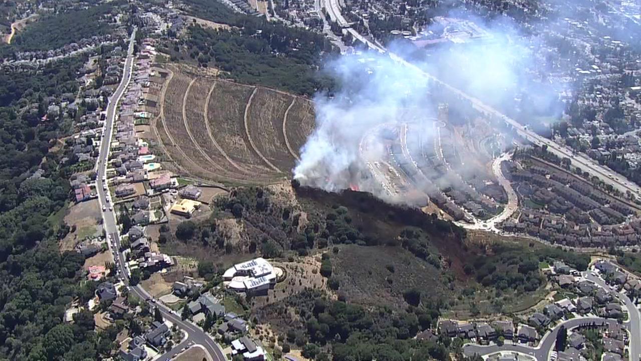 Residents Evacuated After Fire Threatens Homes In Oakland Hills ...