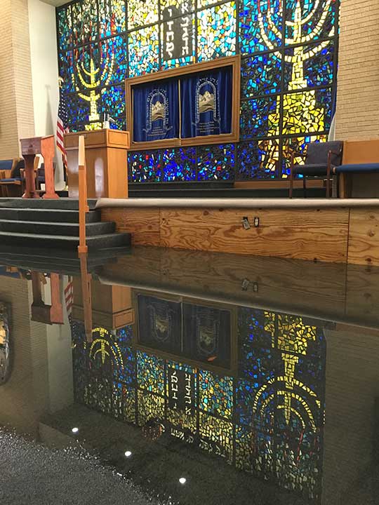 <div class='meta'><div class='origin-logo' data-origin='none'></div><span class='caption-text' data-credit=''></span></div>