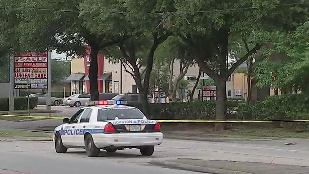 Fast food worker killed while crossing street in SW Houston - KTRK-TV