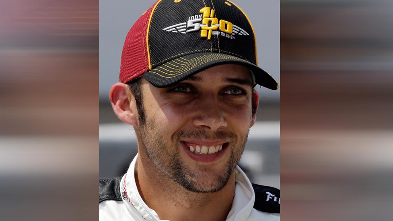 Top dirt-track racer Bryan Clauson dies from crash injuries
