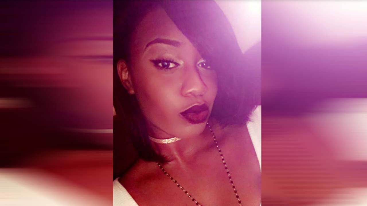 Texas woman in midst of modeling shoot when struck by train