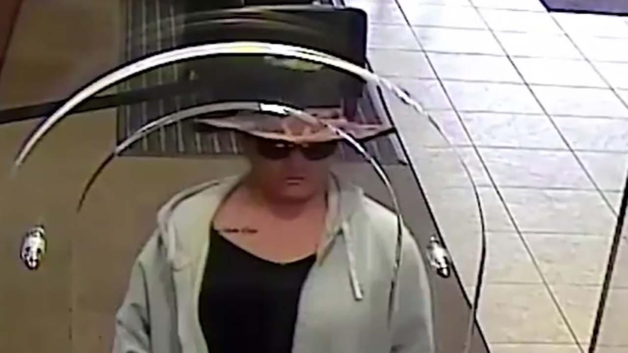 Have You Seen Her Fbi Searching For Female Bank Robber Across Houston Area 7811