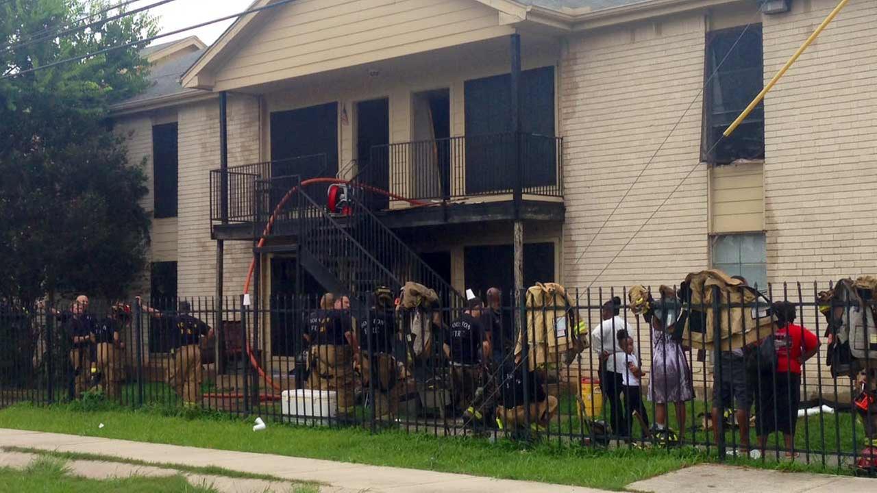 Fire breaks out at apartment complex on Houston's south side