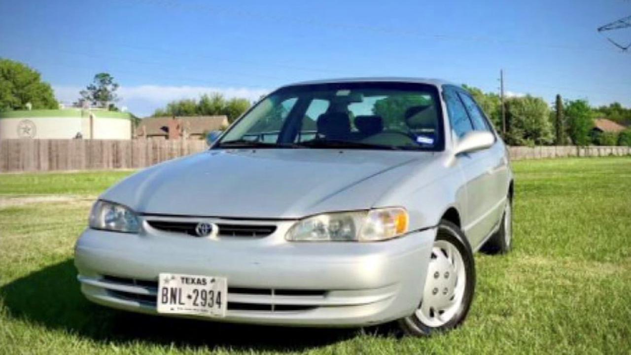 Man attempts to sell his 1999 Toyota Corolla using funny ...