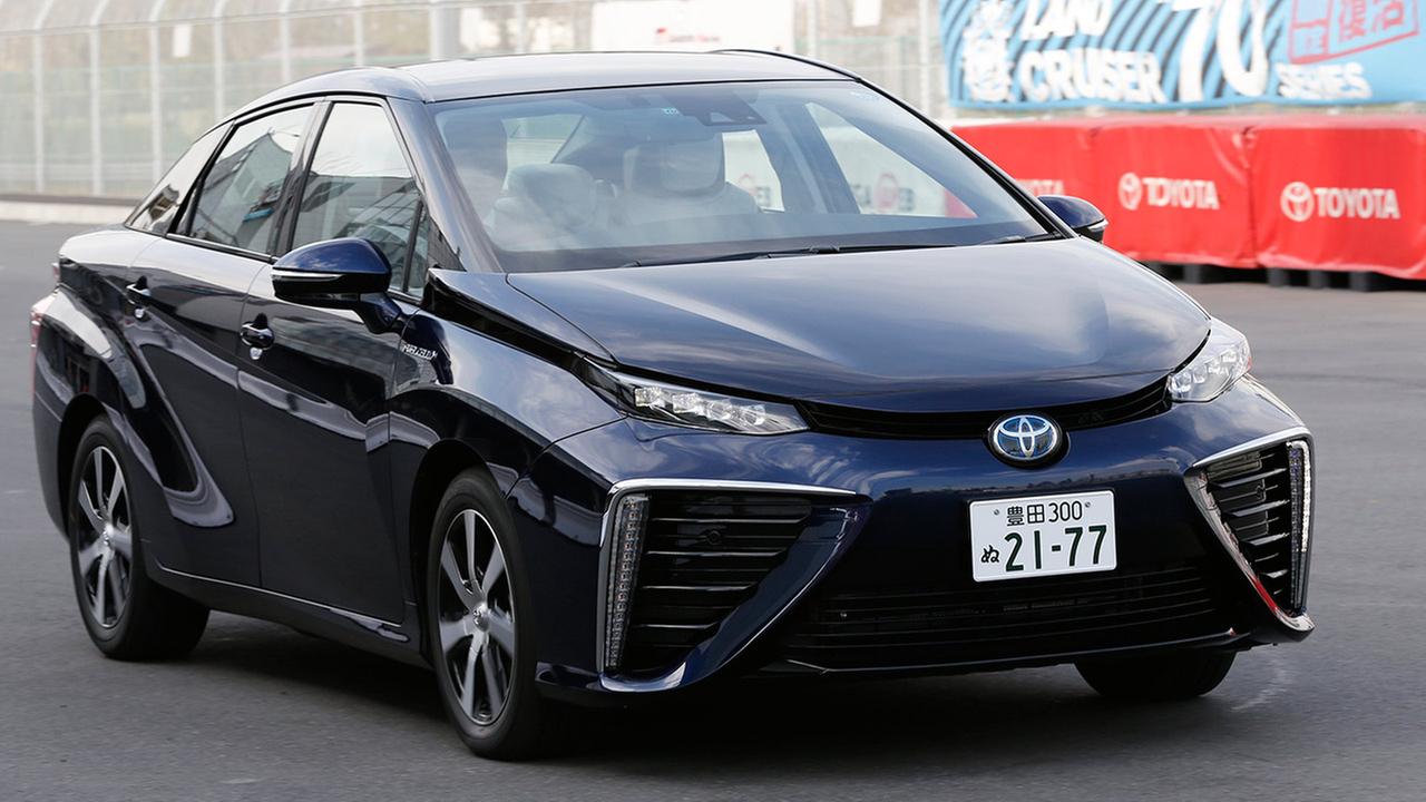 Toyota to start fuel cell vehicle sales by 2015