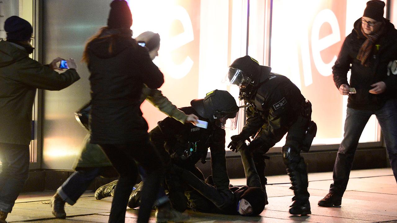 Texas lawmaker wants limits on who can take video of police - KTRK-TV