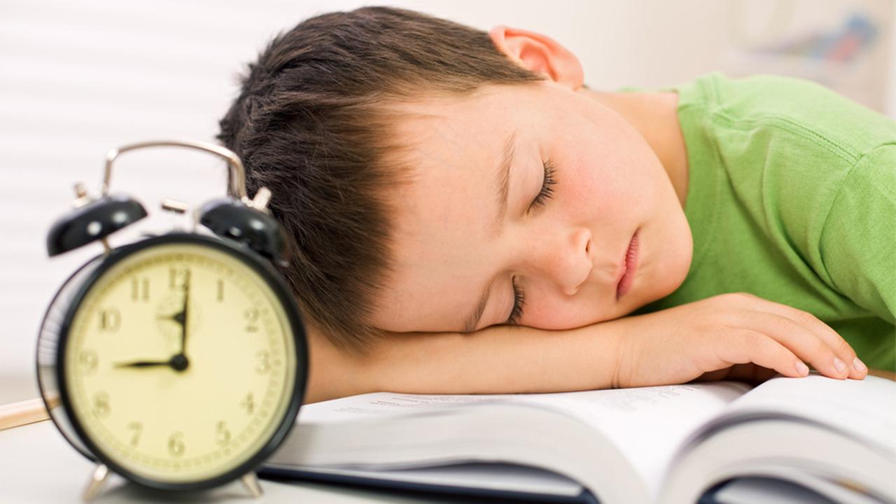 how-to-get-kids-back-on-a-good-sleep-schedule-in-time-for-school