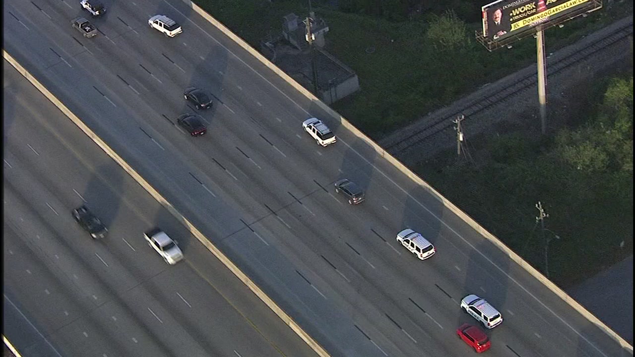 VIDEO Houston car chase briefly stops after 45 minutes, slowly resumes
