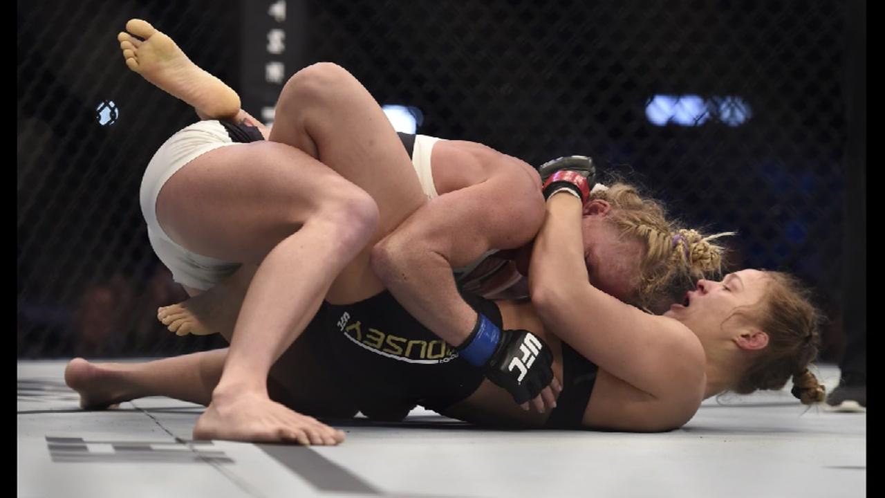 Holly Holm Stuns Ronda Rousey With 2nd Round Knockout