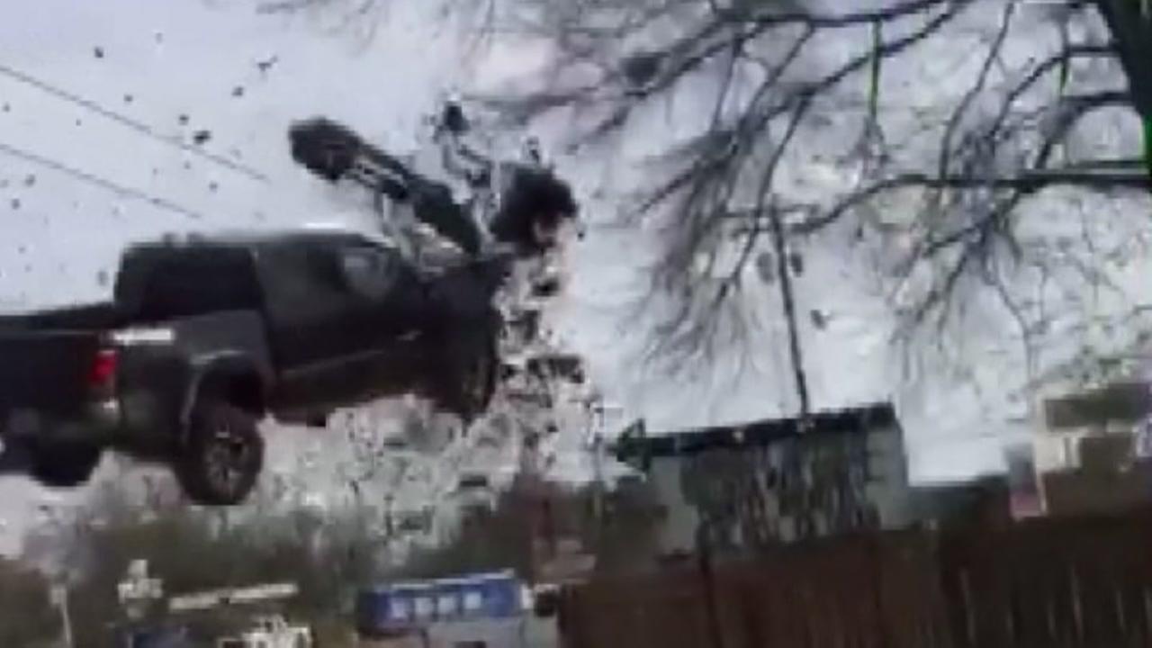 Truck goes airborne during police chase in Louisiana - KTRK-TV
