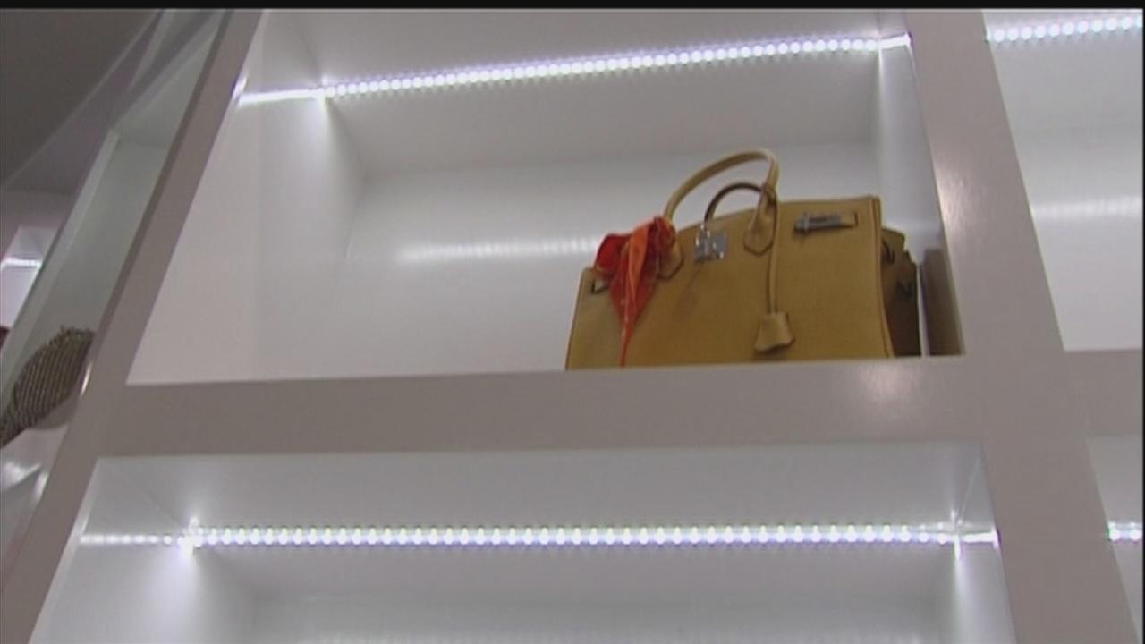 Houston Woman Robbed After Showing Off Largest Closet In America Woodlands Homeowner Says Burglar Struck Her Half Million Dollar Closet Houston Chronicle