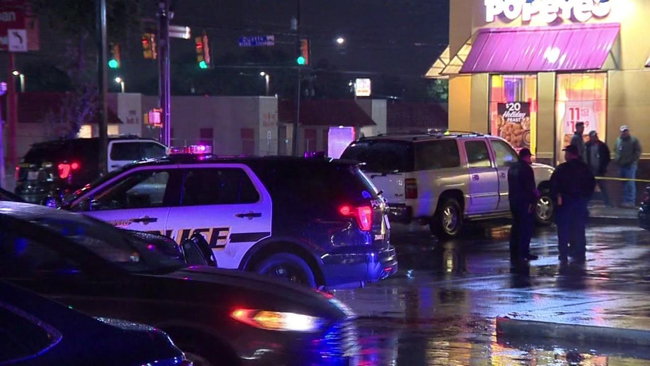 Father kills armed robber harassing his family at restaurant