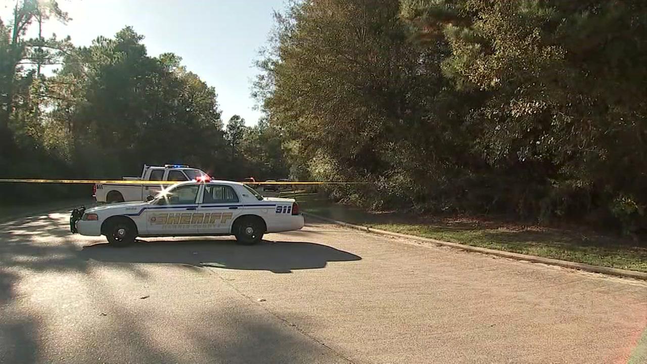 Homicide detectives find body in N. Harris Co. wooded area