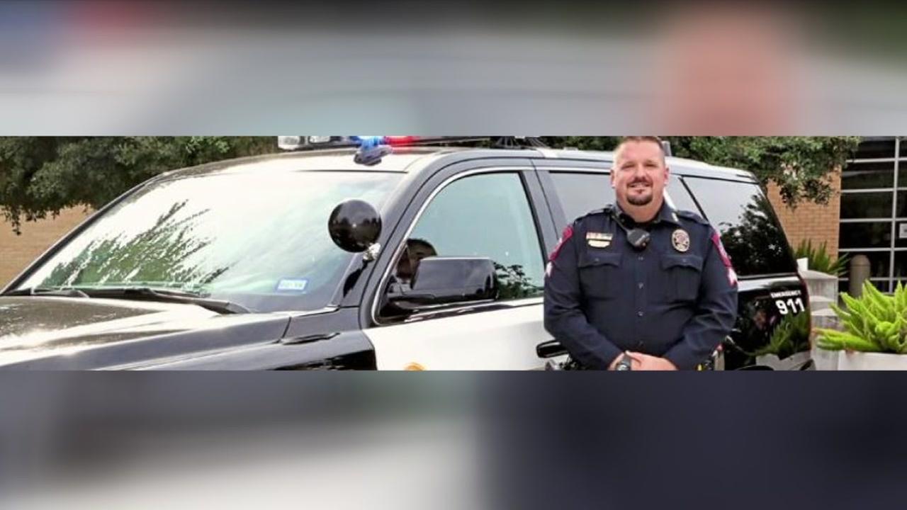 Rosenberg police hand out gift cards