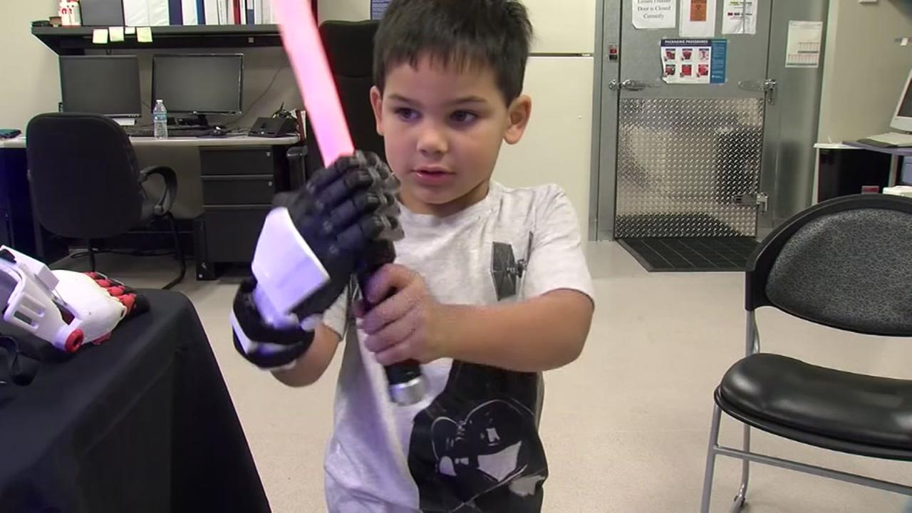 Young Star Wars fan gets prosthetic Stormtrooper hand
