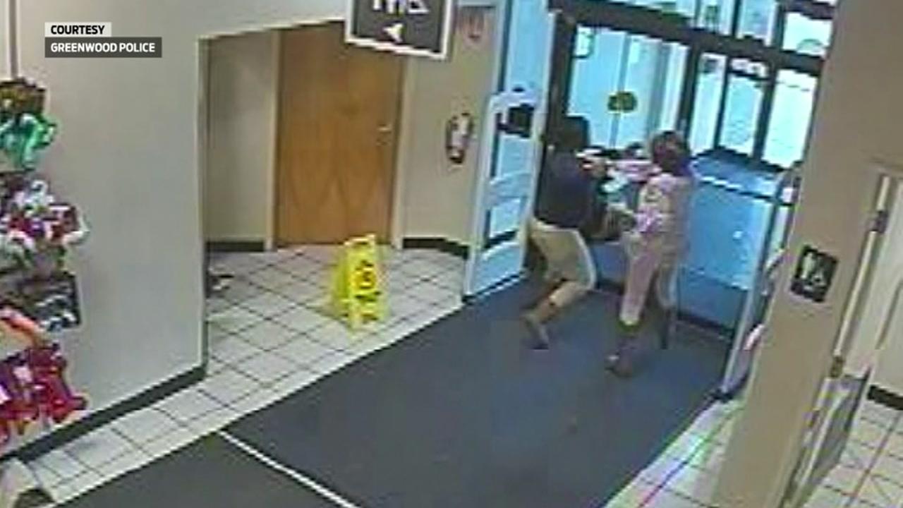 Robbers pepper spray employee