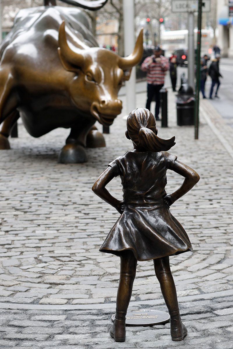 030817-wabc-ap-bull-girl-statue-05-image