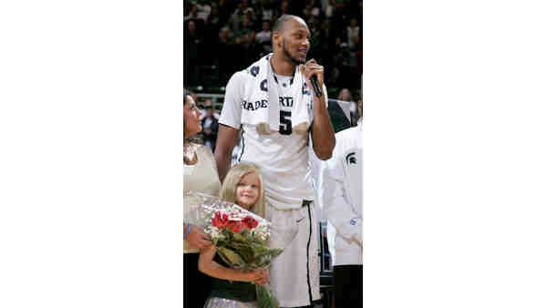 Michigan State fan Lacey Holsworth who had her story told during the recent NCAA basketball tournament died of cancer on Wednesday, April 9, 2014 at the age of 8. <span class=meta></span>