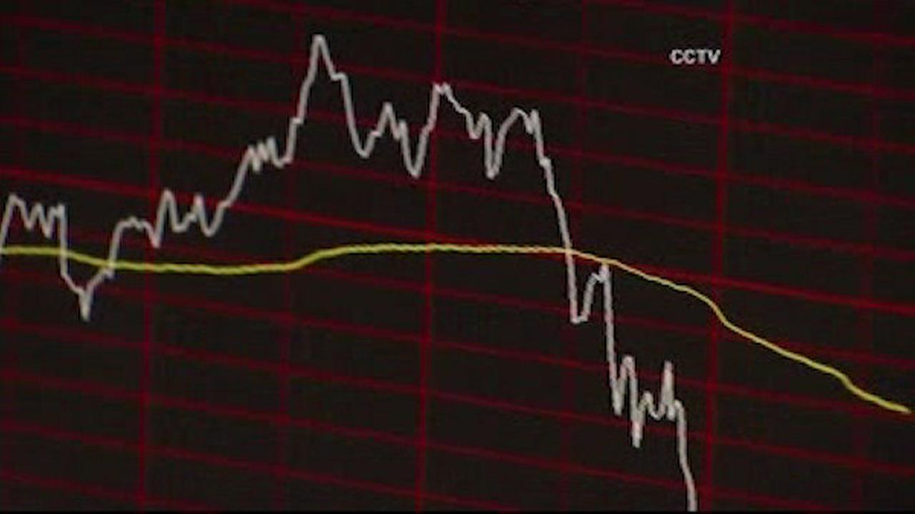 China stocks plunge, trigging another market halt