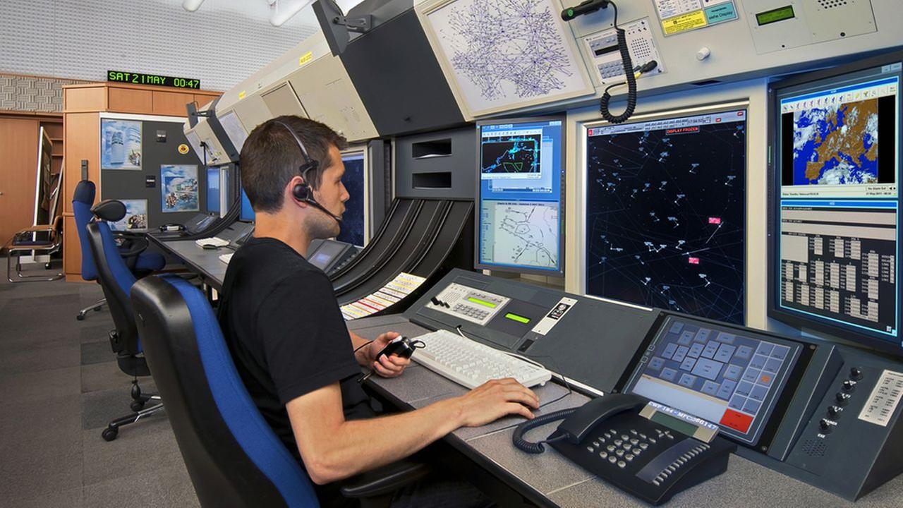 faa to hire 1 400 air traffic controllers for high