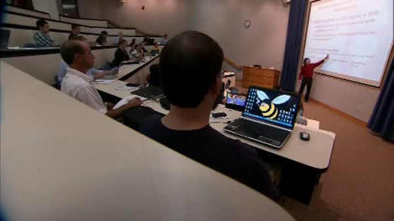 Study: Students learn more from teachers they find attractive