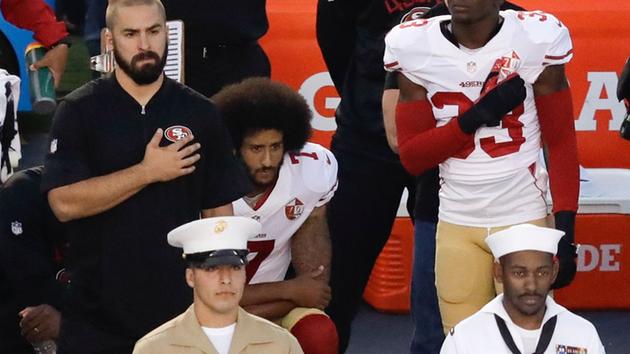 colin kaepernick kneels