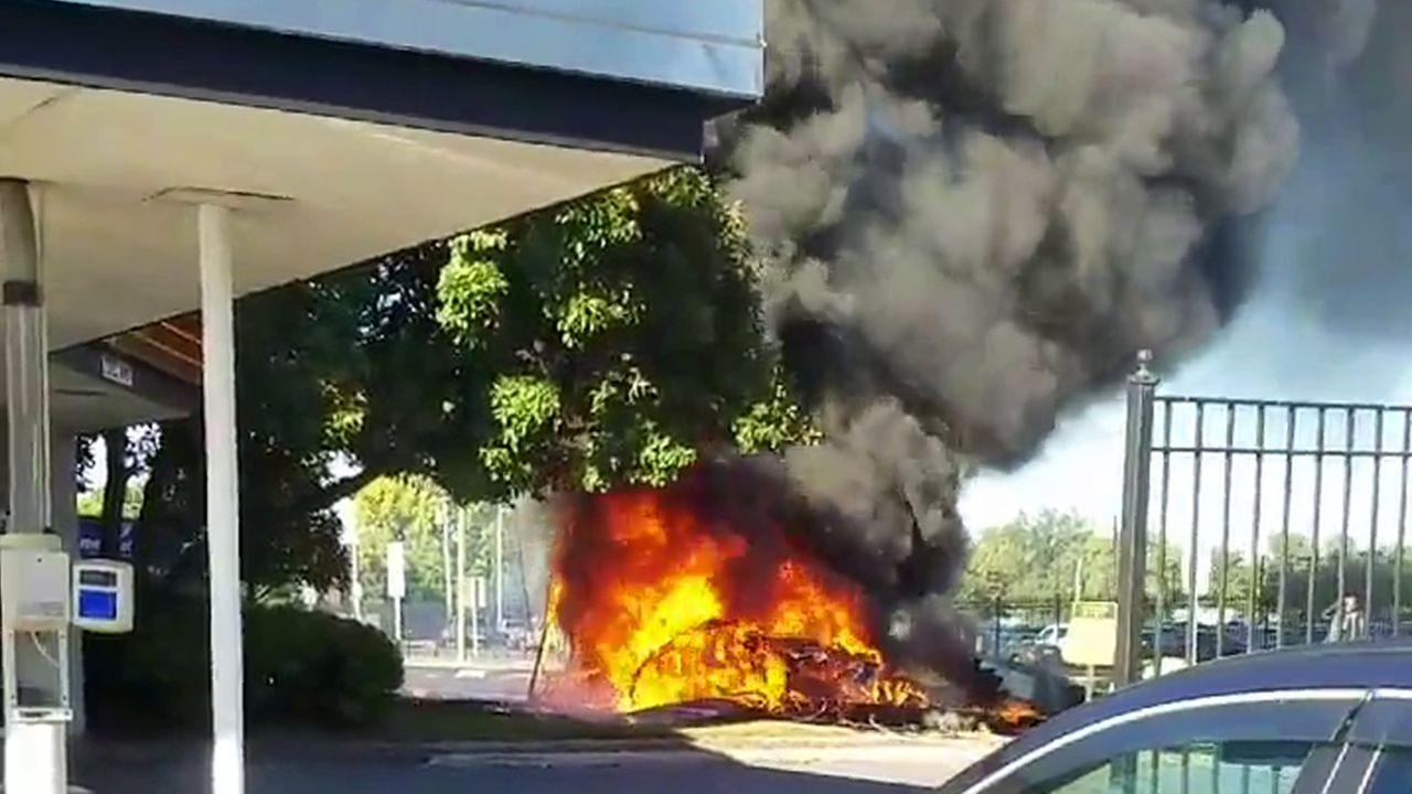 1 injured, 1 missing after small plane crashes, bursts into flames in East Hartford, CT