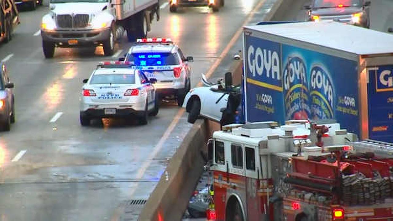 3 dead, 5 injured in multivehicle crash on the Cross Bronx Expressway