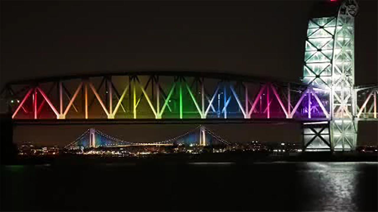 Kosciuszko Bridge opens tomorrow with a light show Kosciuszko Bridge opens tomorrow with a light show