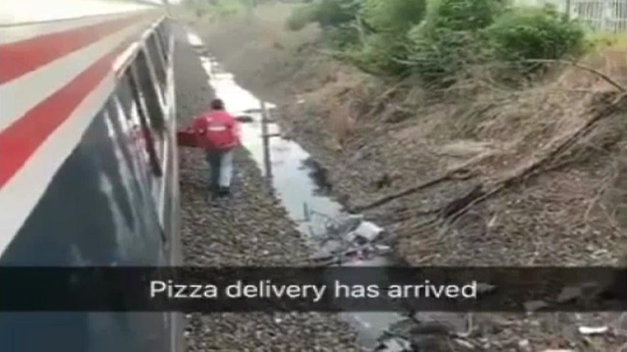 Man orders pizza to stuck Amtrak train