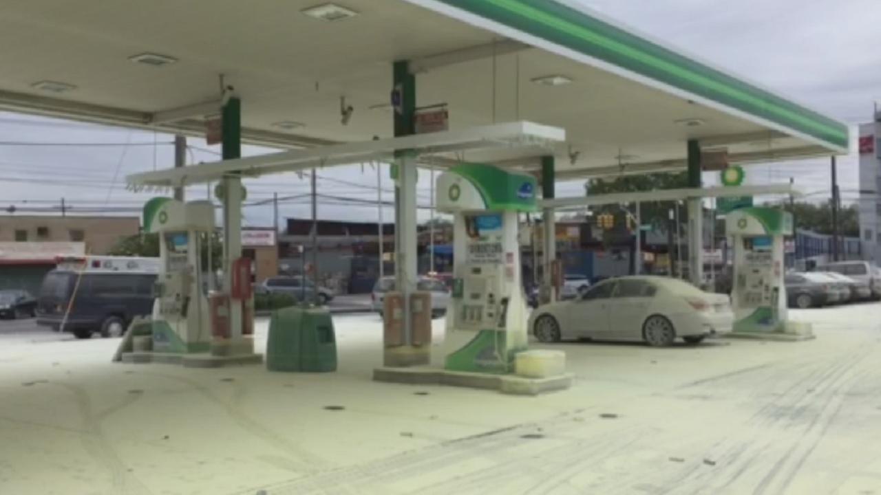 Fire extinguisher malfunctions, covers Brooklyn gas station in dry