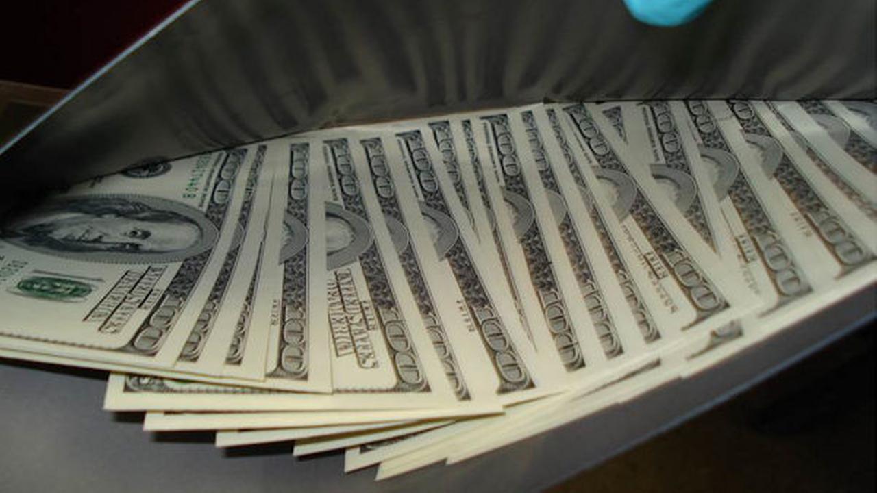 photos-200k-in-counterfeit-money-seized-at-jfk-airport-abc7ny