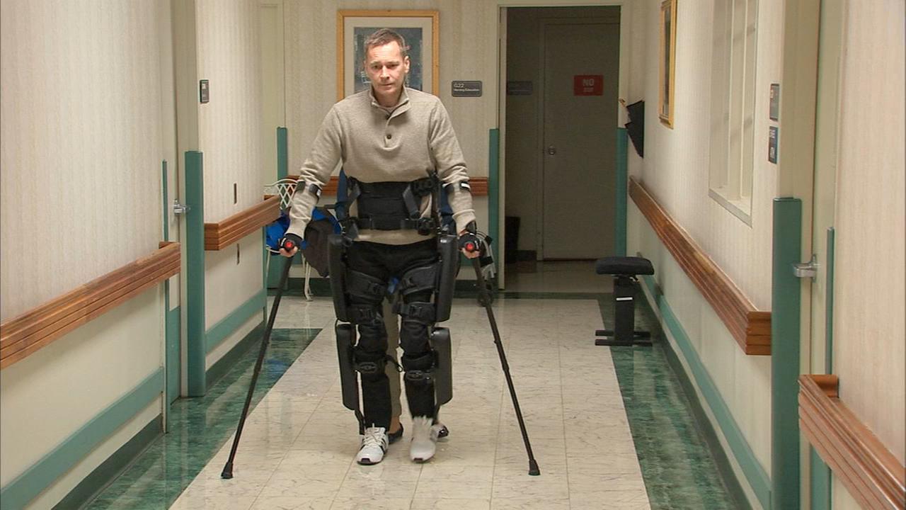 Paralyzed man walks again thanks to new robotic technology