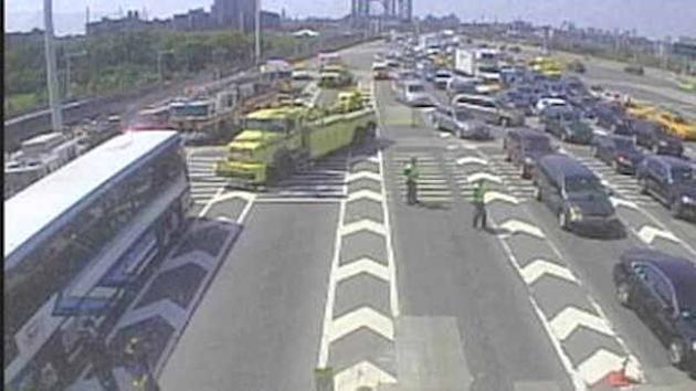 Bus accident on the RFK Bridge leaves at least 16 hurt