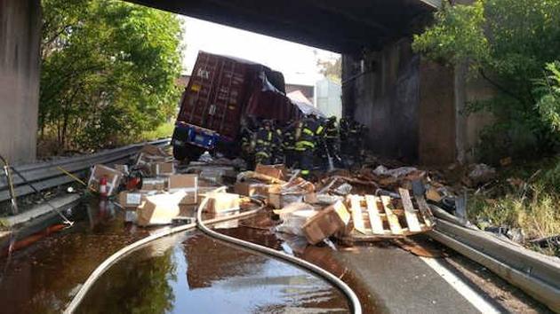 Route 17 South closed in Hacksensack after truck clips overpass