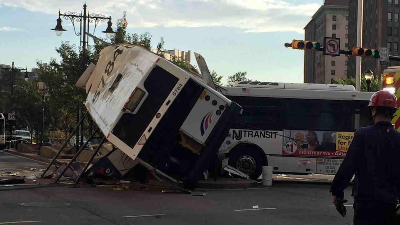 School bus crashes in Homer Glen