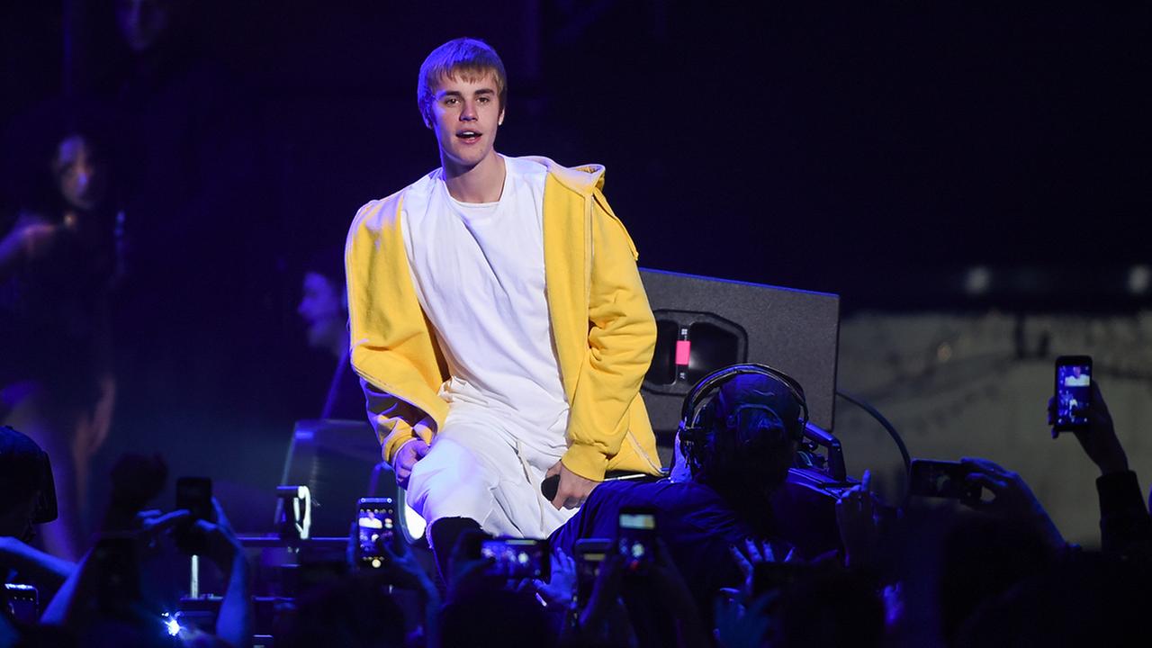 Justin Bieber performs at Z100s iHeartRadio Jingle Ball at Madison Square Garden on Friday, Dec. 9, 2016, in New York. (Photo by Evan Agostini/Invision/AP)