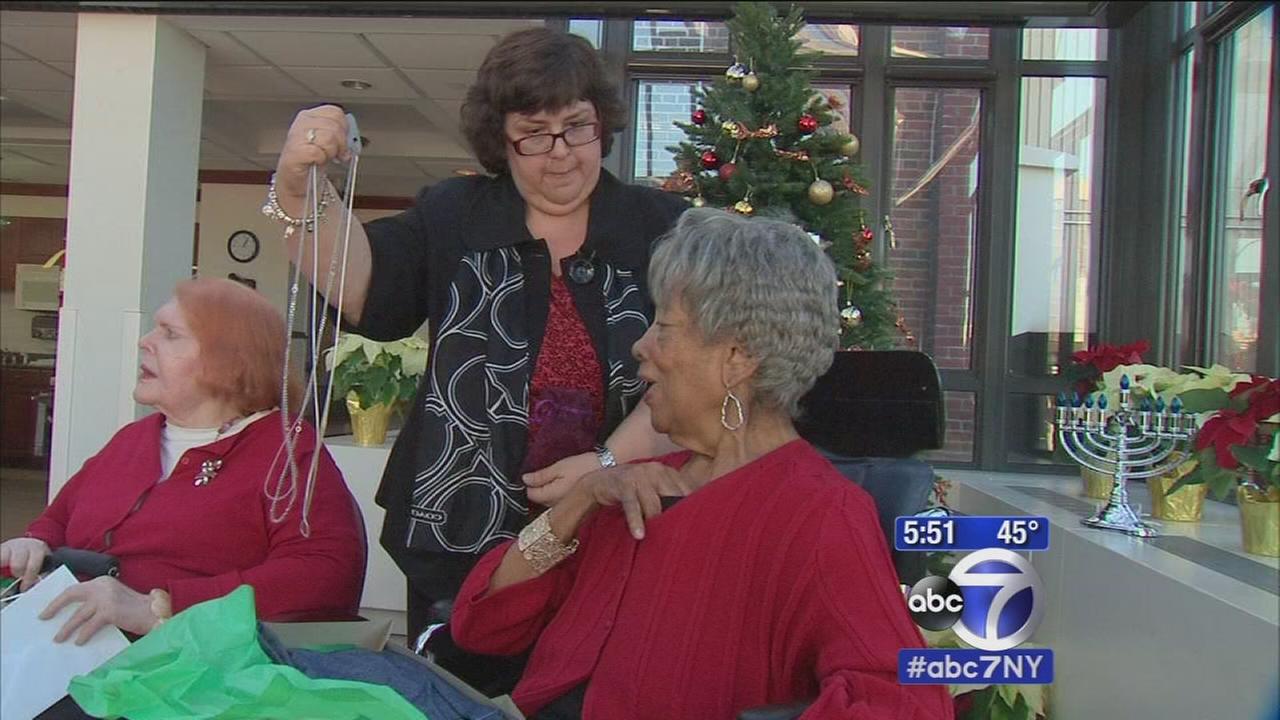 AdoptaSenior program brings smiles to the elderly during the holiday