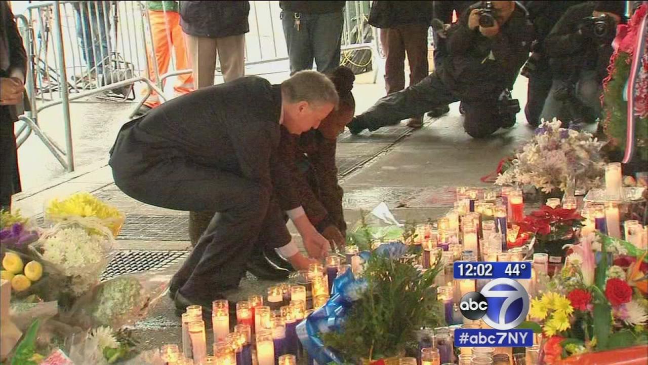Mayor de Blasio attends wake for fallen NYPD officer | abc7.