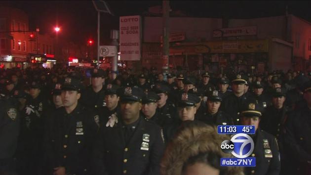 Thousands mourn fallen NYPD officer Rafael Ramos at wake | 7online.