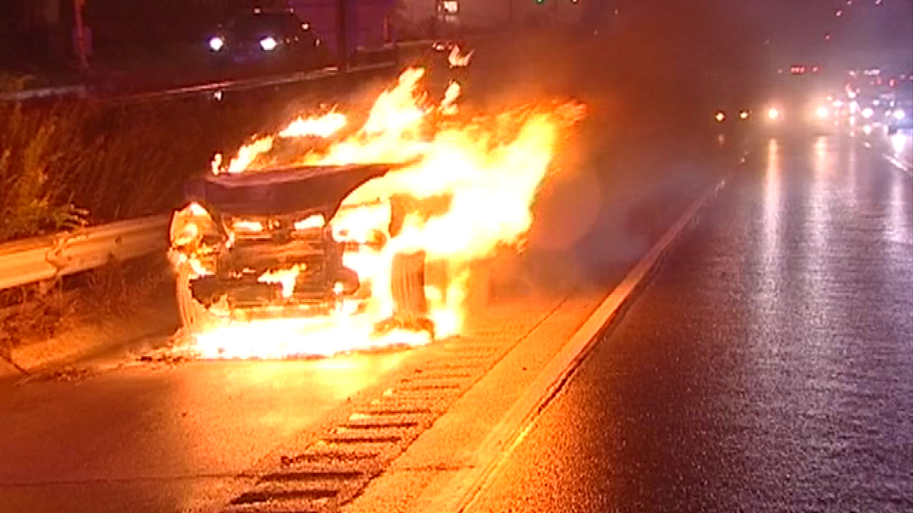 Car catches fire after minor accident on Edens Expressway